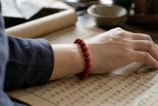 Cinnabar (Zhu Sha / 朱砂): The Complete Guide to Taoist Protective Jewelry — History, Meaning, and How to Wear